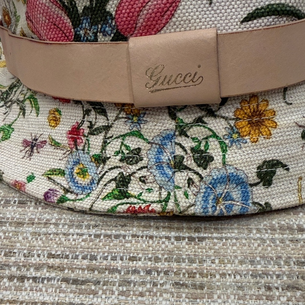 Gucci White Floral Print Bucket Hat with Beige Leather Trim - Picture 2 of 14